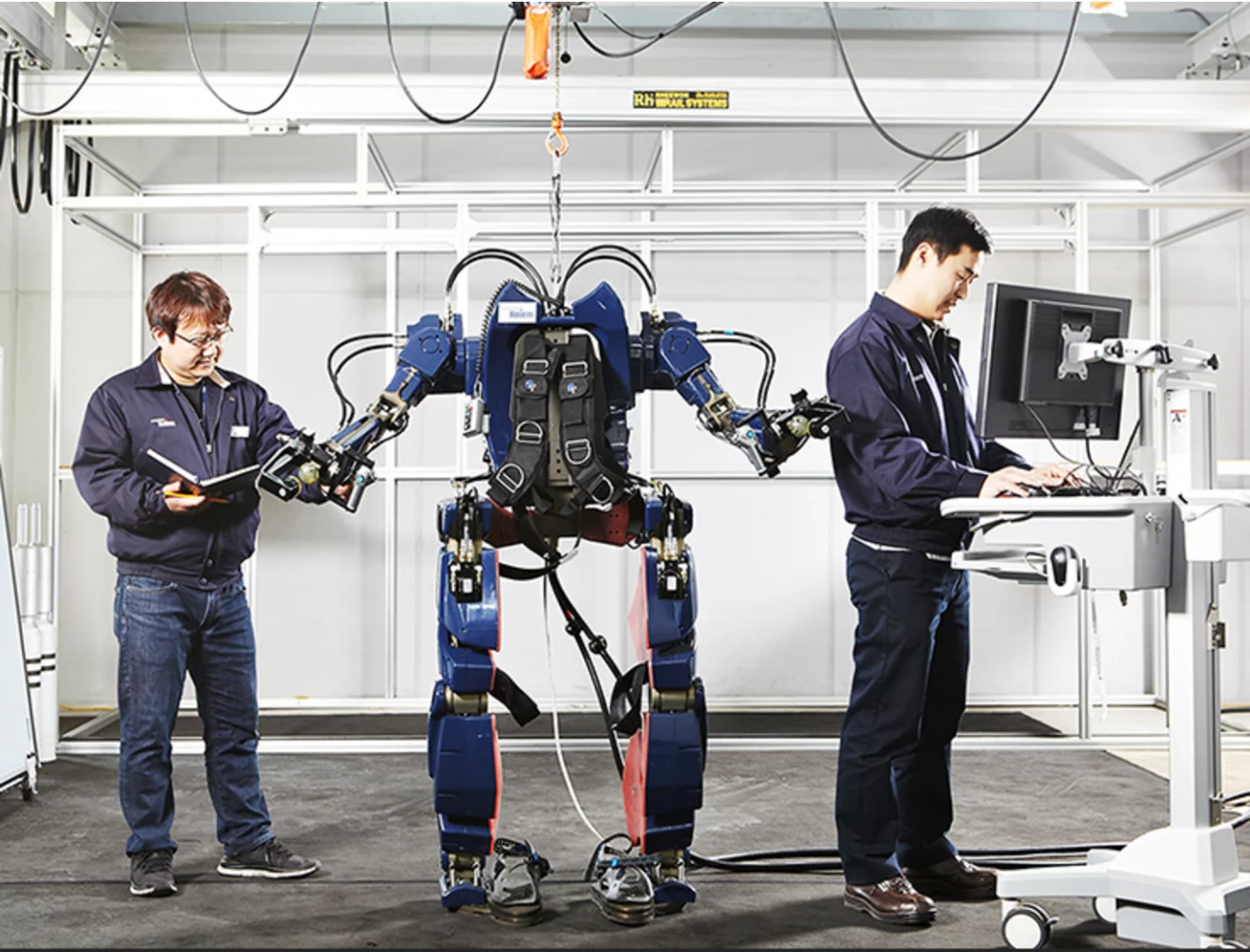 Hyundai's new exoskeleton in testing