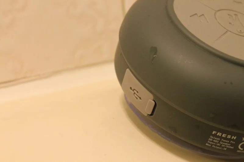 Splash Tunes Pro has a standard micro USB port (Photo: Eric Mack/Gizmag.com)