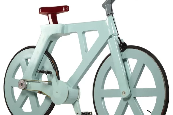 The cardboard bike can support a rider who weighs up to 220 kilograms (485 pounds), and it won't fall apart in the rain