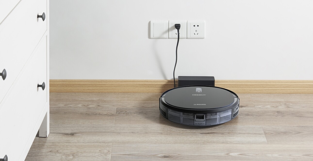 The Ecovacs Deebot 711 finds its charging station and charges on its own