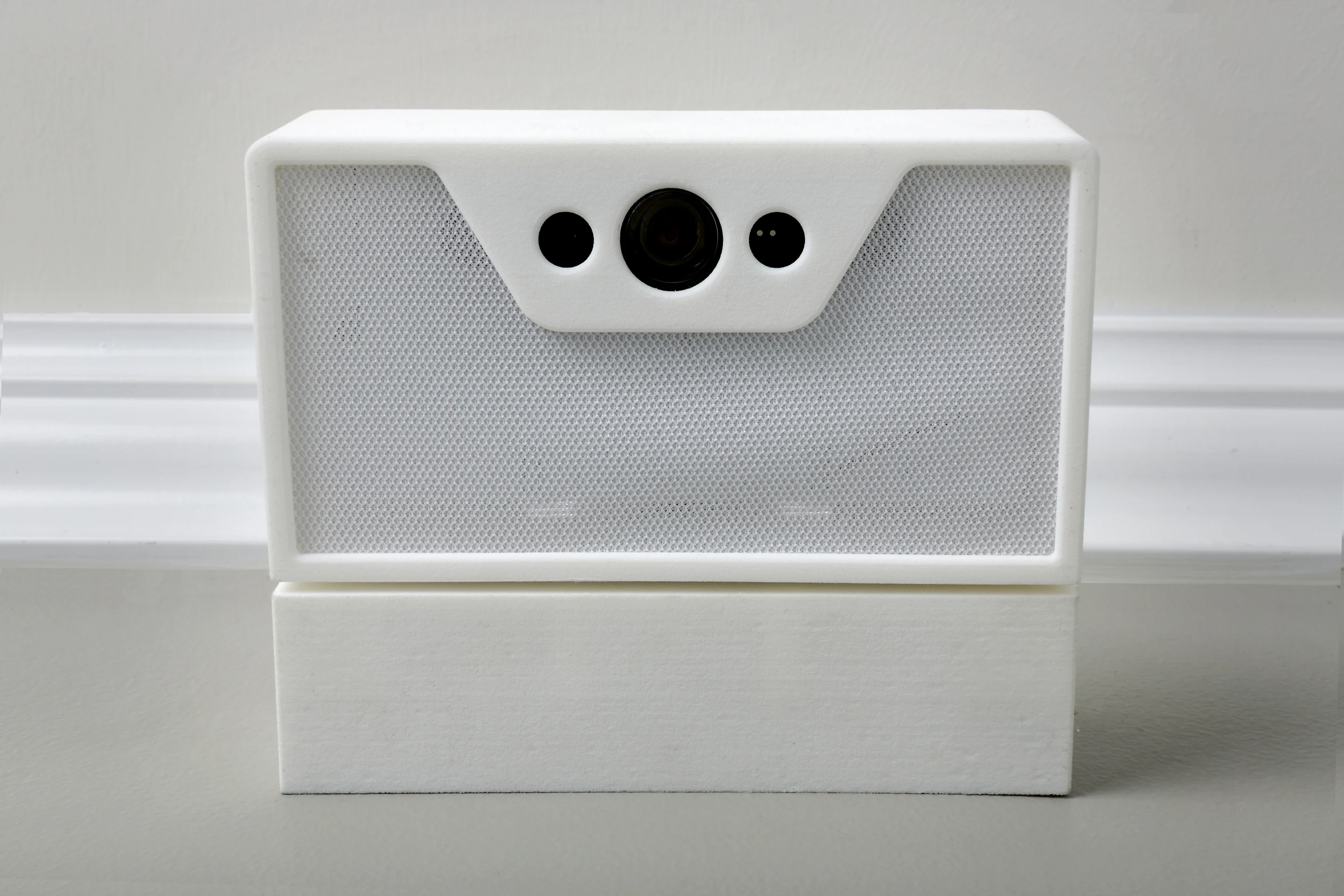 A parametric speaker is also used to deliver sounds to the user in a narrowly focused ultrasonic waves (Photo: Lucera Labs)