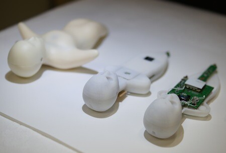 The Elfoid P1 is a combination mobile phone and mini telepresence robot, designed to give a physical presence to callers