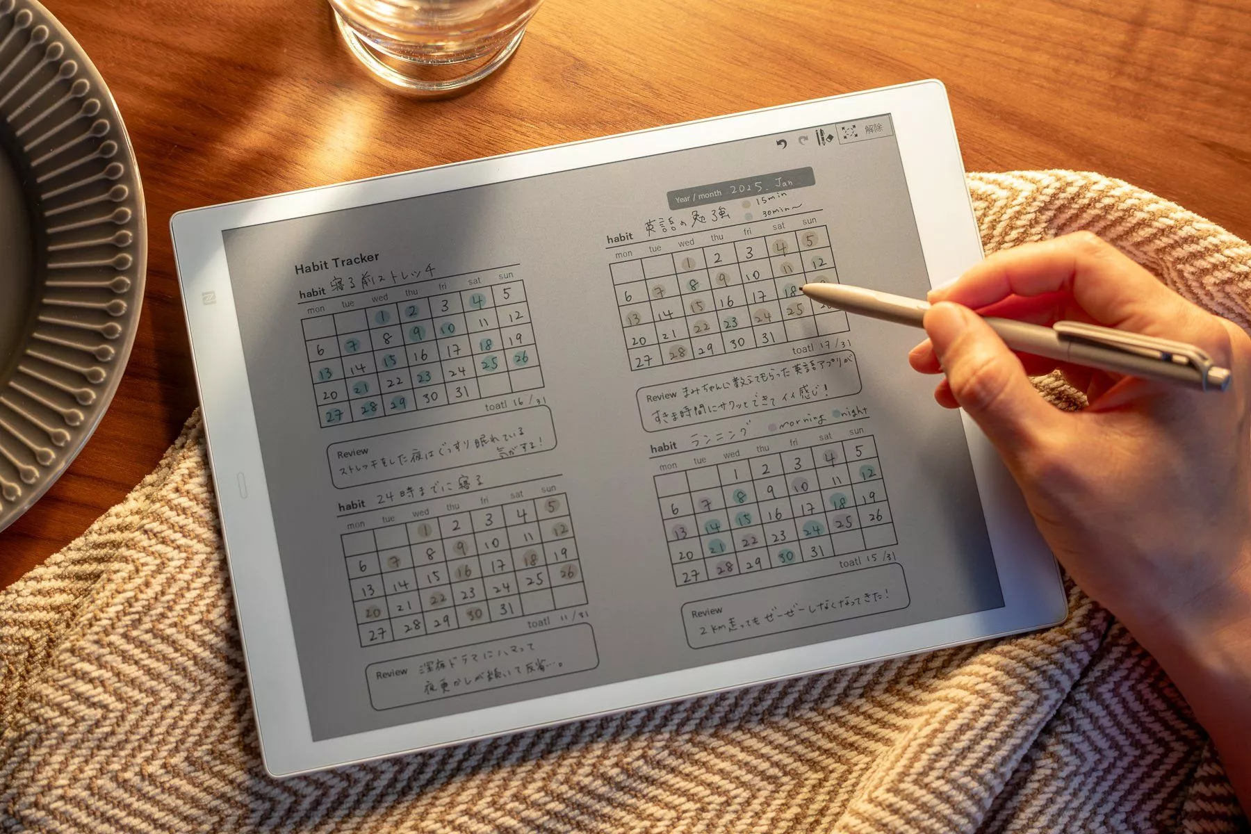 Front lighting isn't mentioned in the specs, so you'll need plenty of ambient light to use the e-note