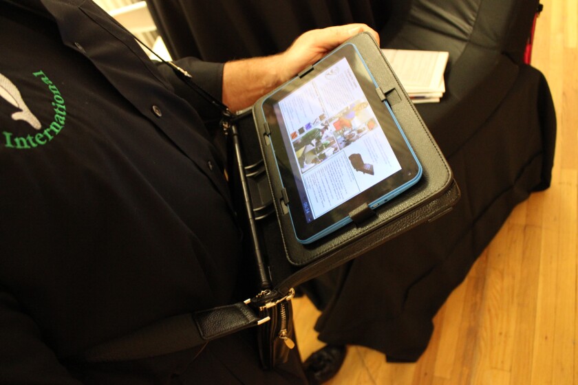 The tablet sits on a multipurpose platform that can swivel by 360 degrees to switch from portrait to landscape mode (Photo: Ben Coxworth/Gizmag)
