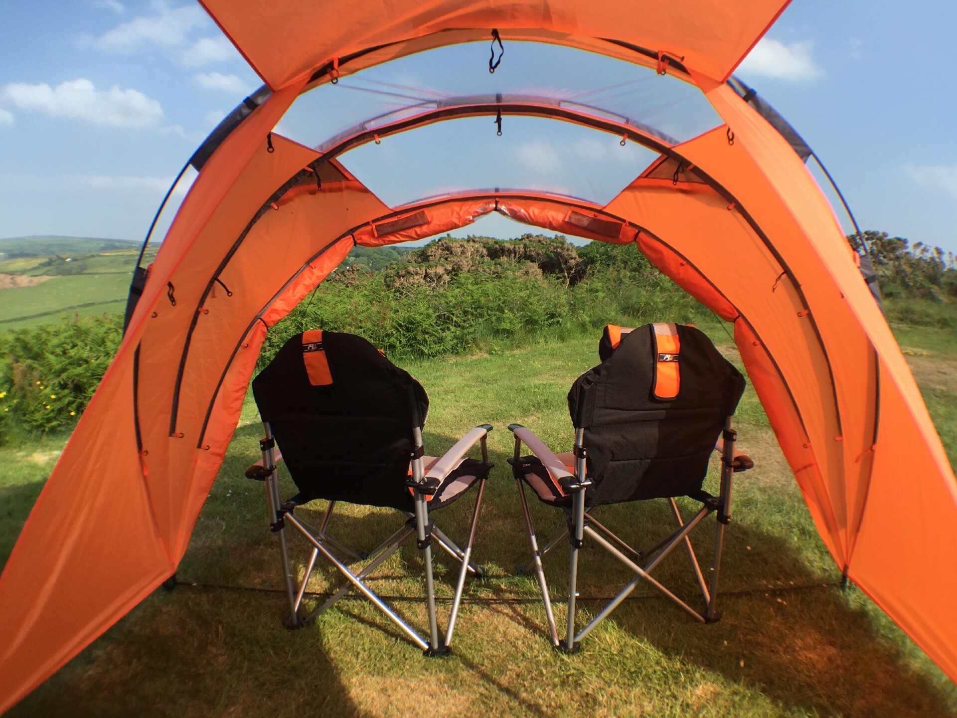 Retractable awningtent adds extra roof and views to your camper van
