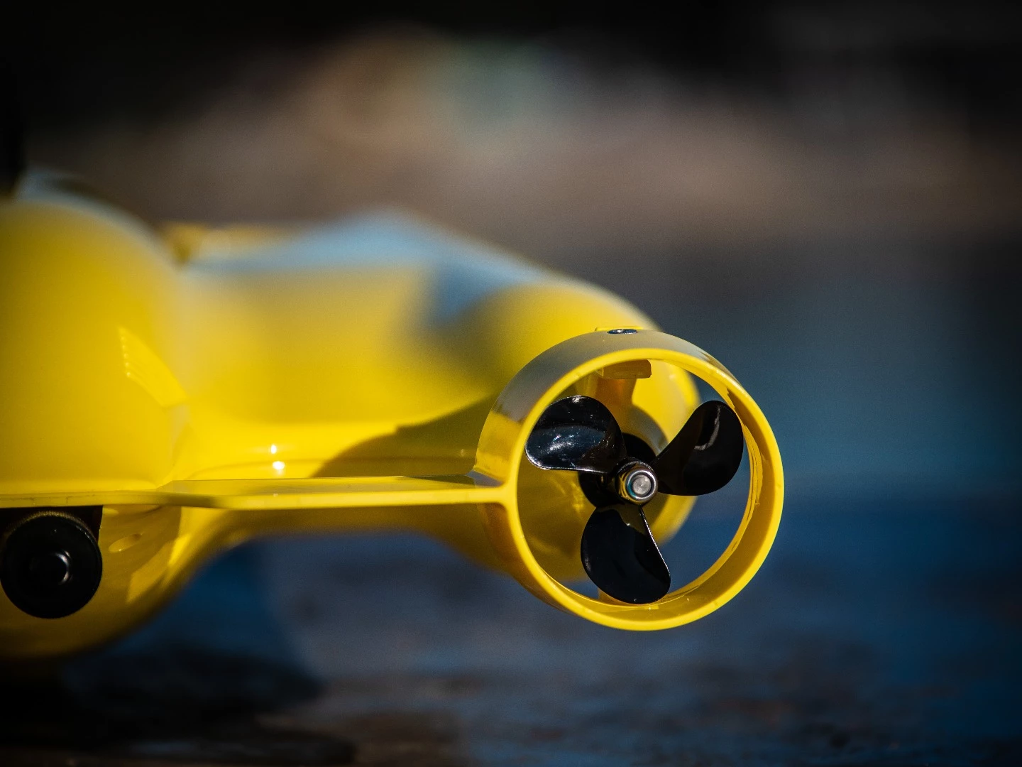 These plucky little props give the Gladius a top speed of 4 knots, or just a little too slow to chase a manta ray
