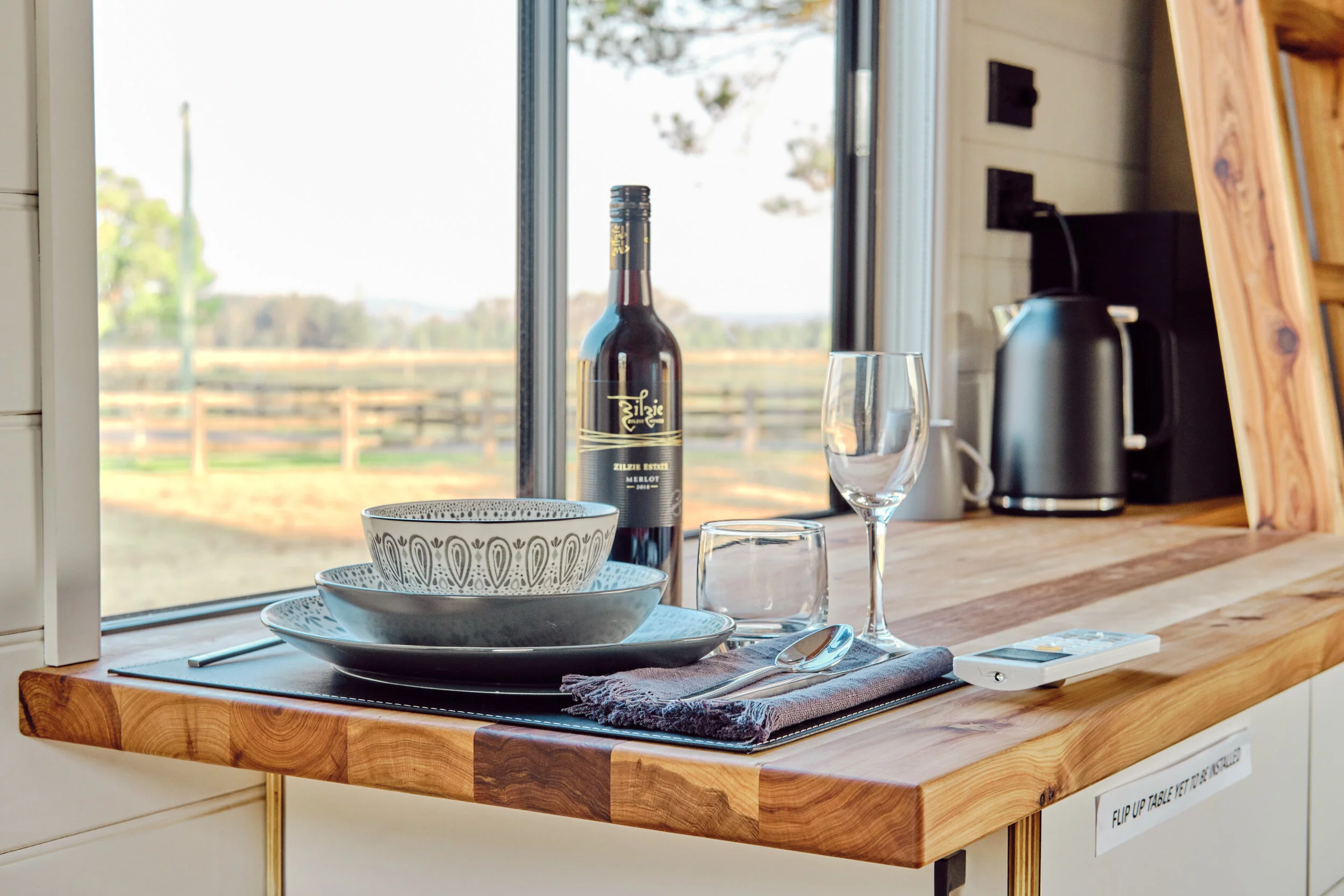 Australian tiny house builder Häuslein has added a couple of new models to its lineup, led by the compact Little Sojourner that uses a little creativity to offer owners some extra leg room