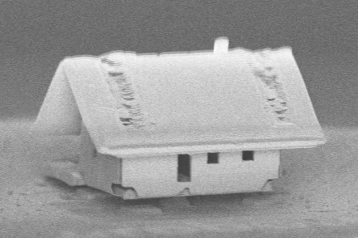 The house is so small that "even a mite doesn't fit through the door"