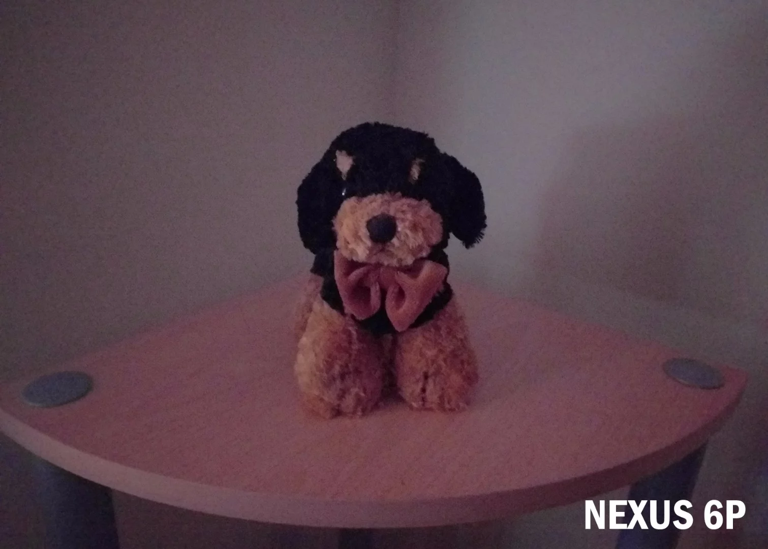 The Nexus 6P lets in more light than the OnePlus 3 but the final shot is noisier