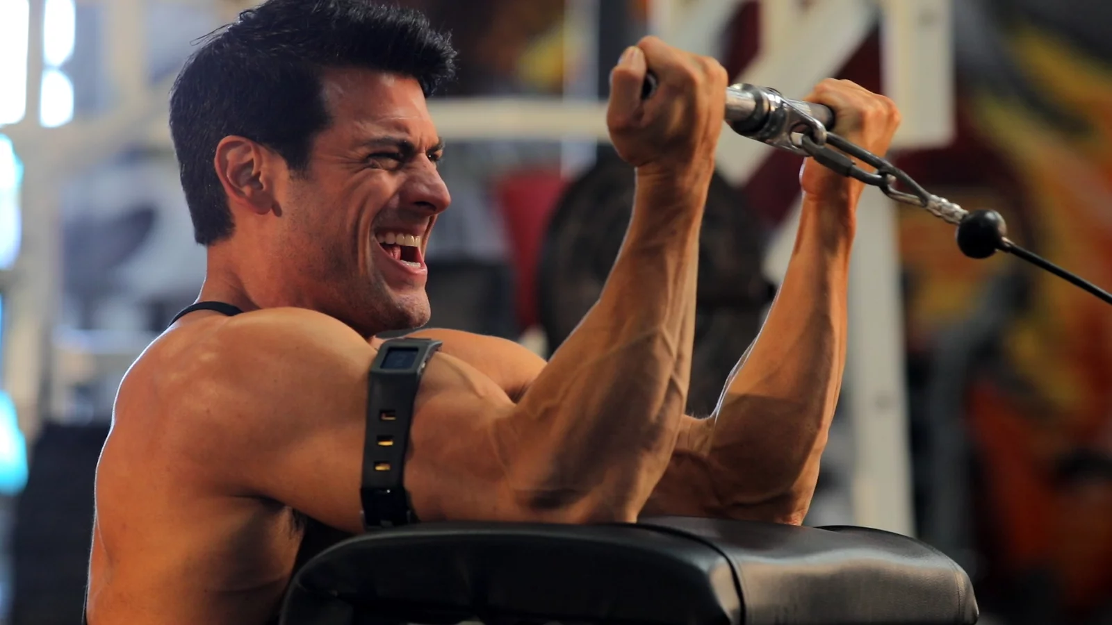 XLFLEX takes the form of a belt that is worn over the biceps, triceps, thighs or calves