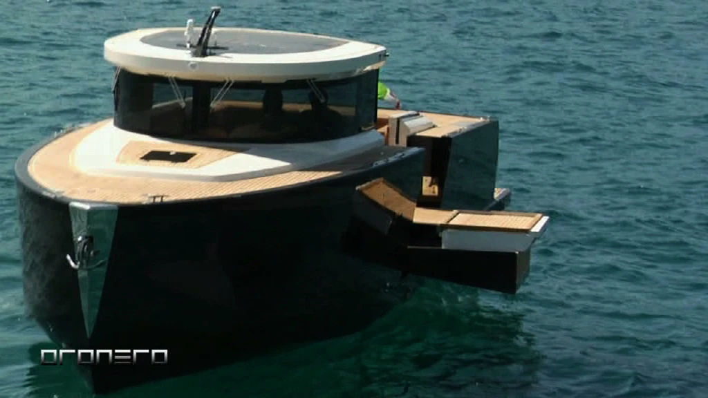 Two folding platforms provide easy boarding and disembarking