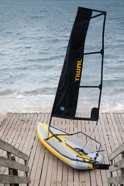 A look at the dinghy with sail (Photo: Tiwal)