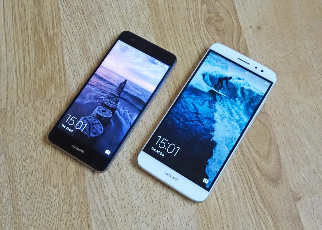 Huawei's standard collection of eye-catching lock screens are in evidence again