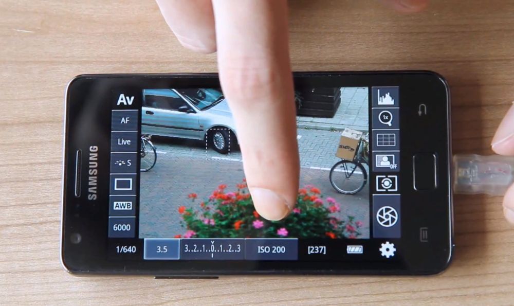 Android app lets you remotely control a DSLR camera