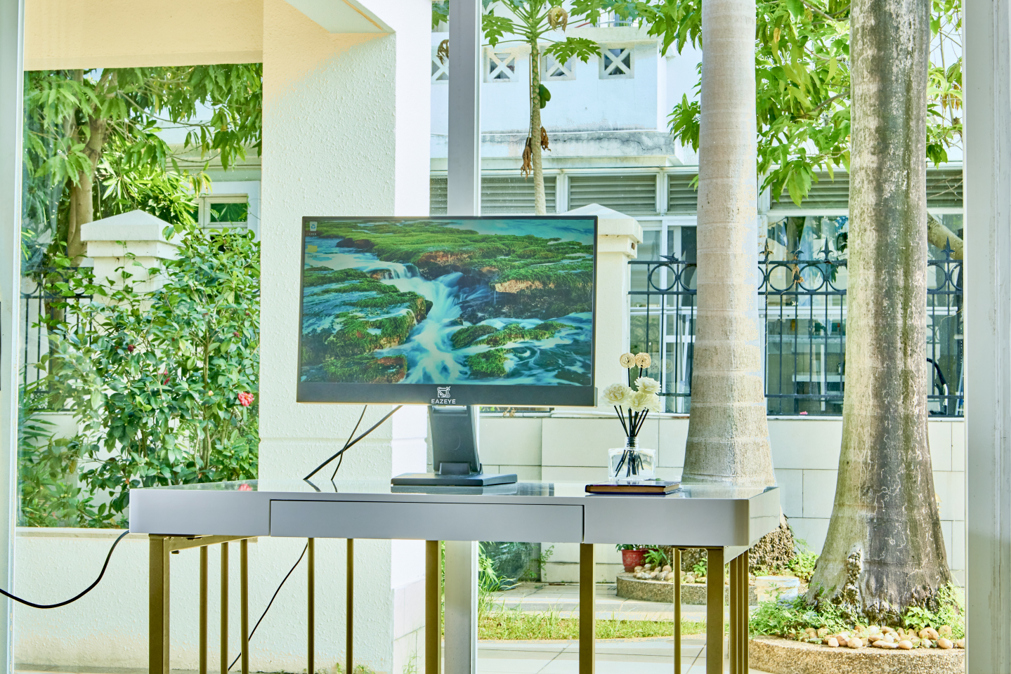 A monitor that uses ambient light as its backlight