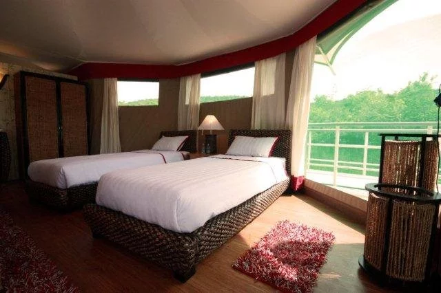 4 Rivers offers single- and double-occupancy rates
