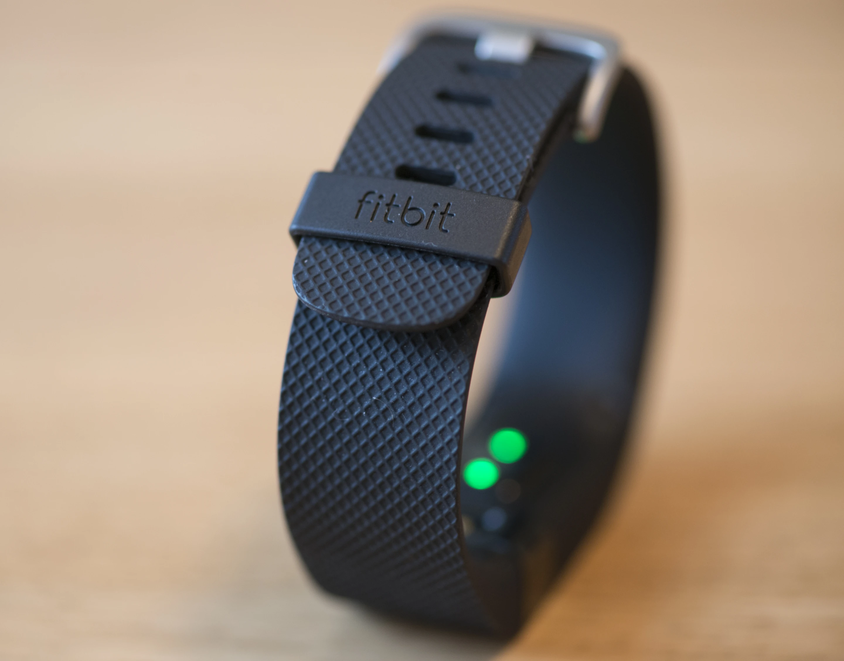 The traditional watch-style fastening of the Fitbit Charge HR felt secure (Photo: Gizmag/Simon Crisp)