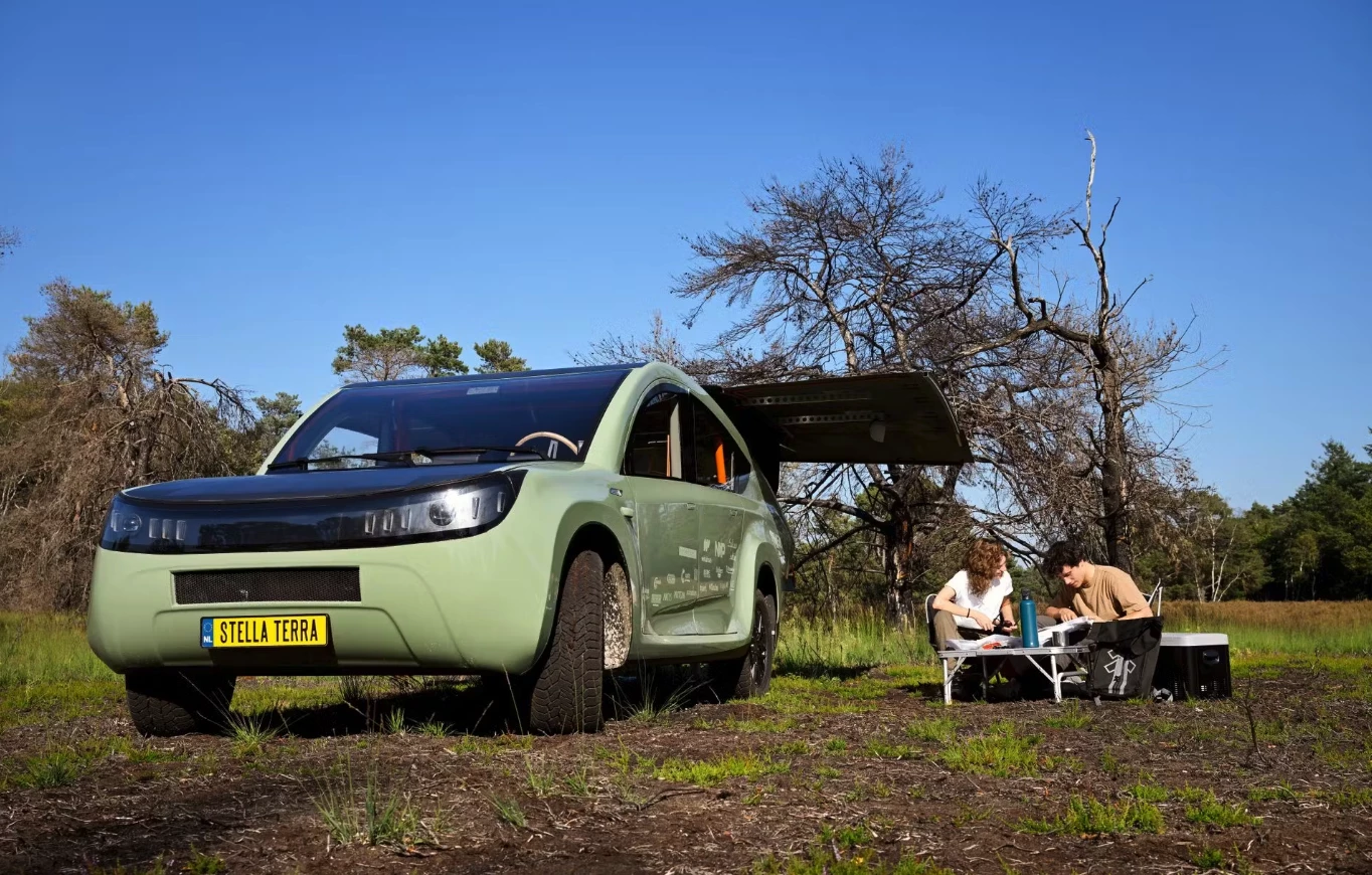Like the Stella Vista solar RV, the Stella Terra features an expandable awning-style solar system that can increase solar harvesting when parked