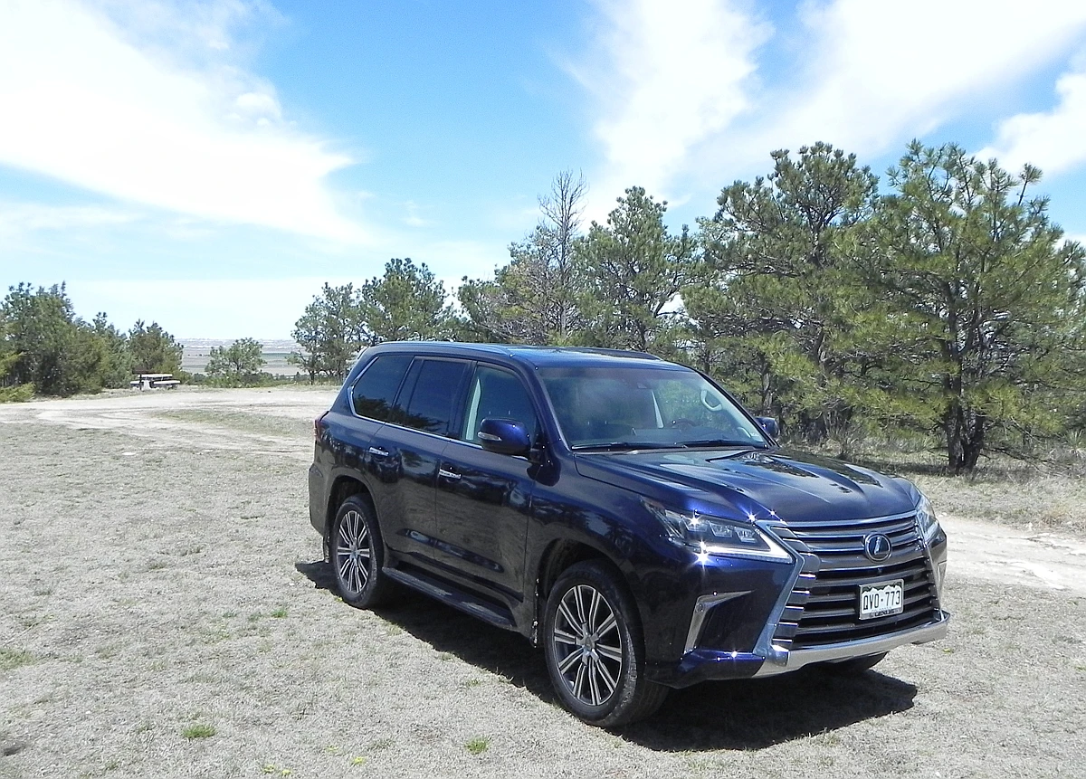 Most onlookers will note the extreme exterior makeover that the 2016 LX 570 received