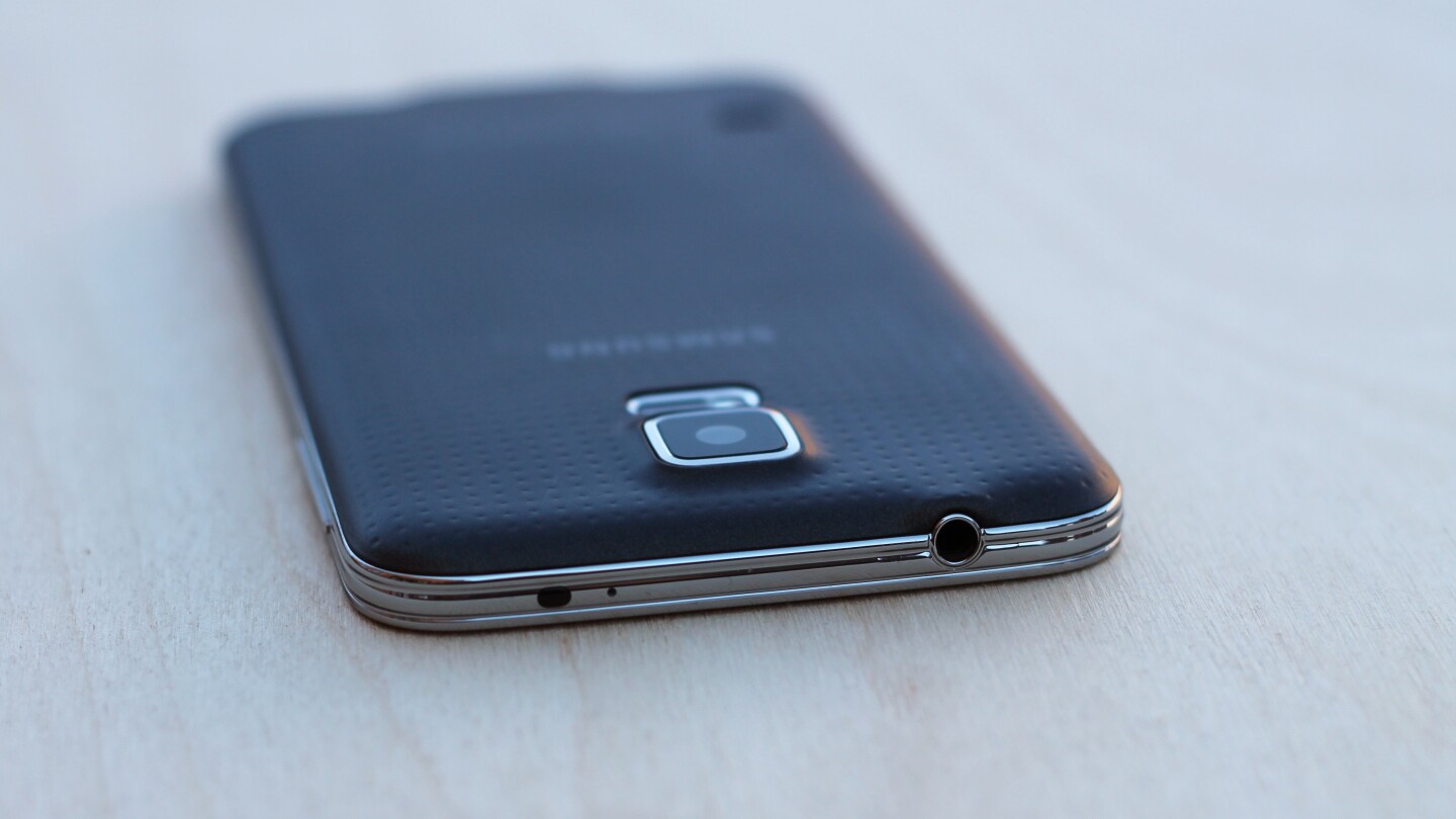 It might not be made of premium build materials (like the HTC One M8), but I think the GS5 still looks pretty sharp