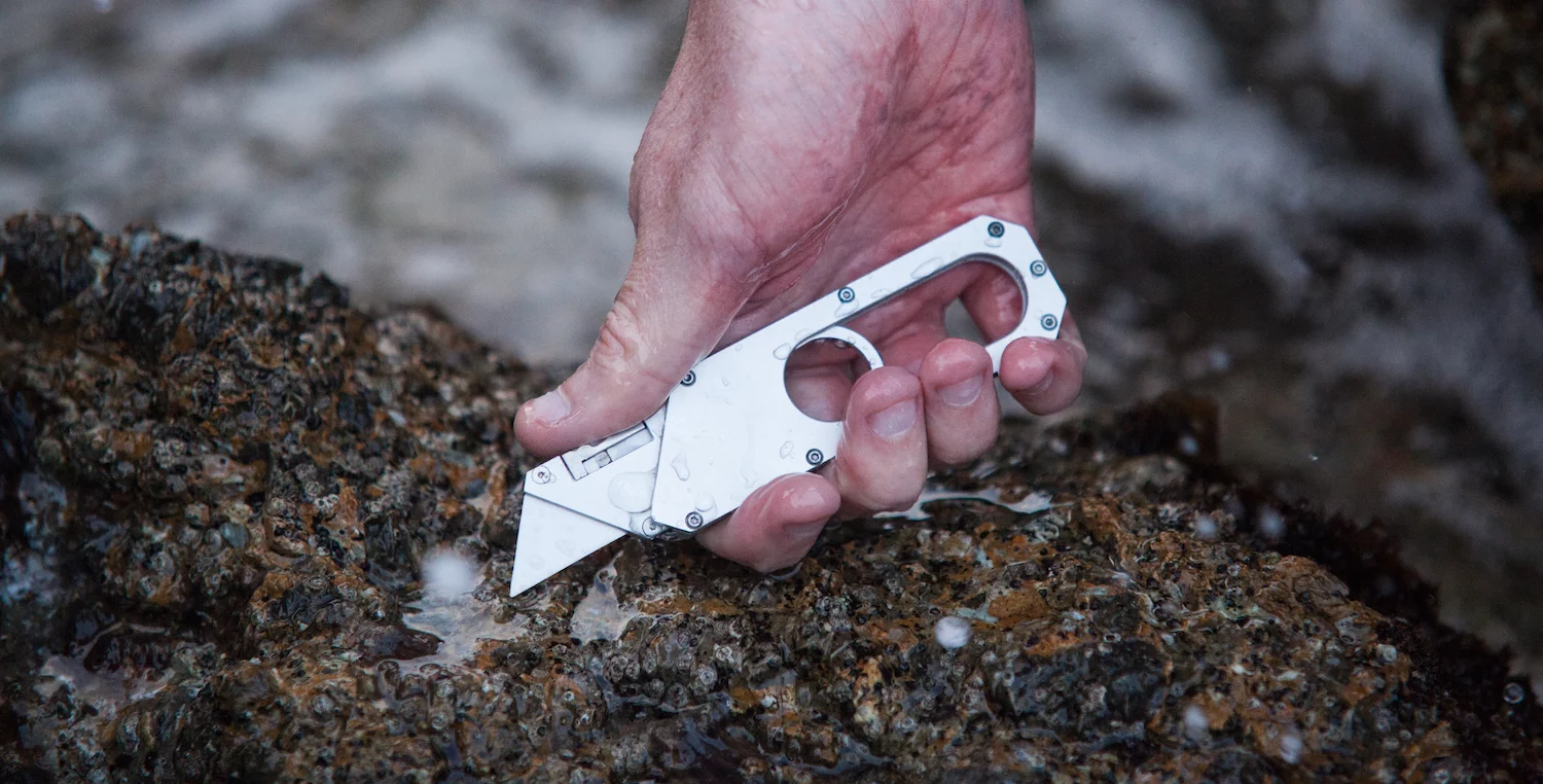 The Maker Knife measures just 7.7 mm (0.3 in) thick