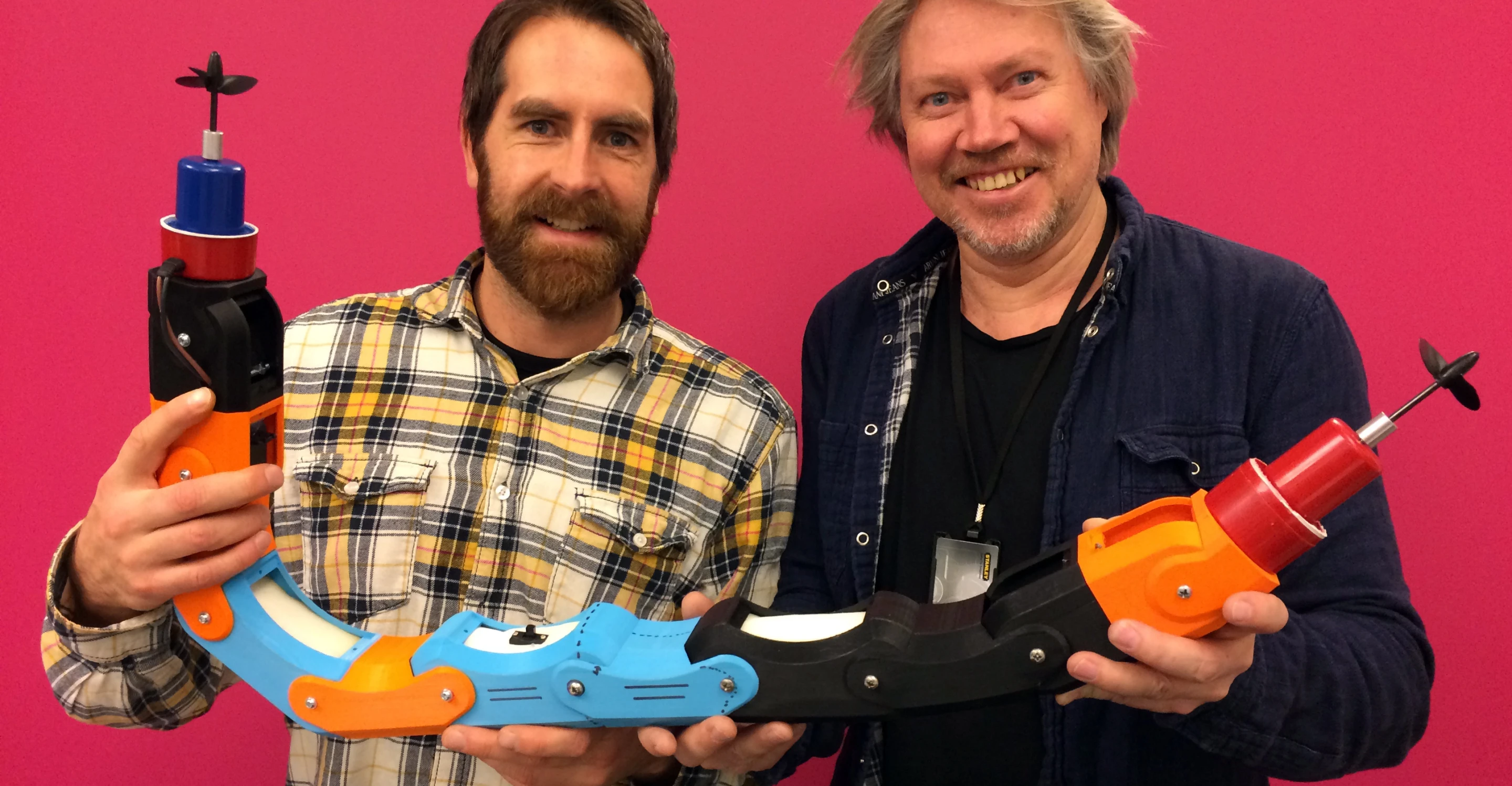 Inventas' Fredrik Lund (left) and SINTEF's Gorm Johansen with the new robot (Photo: Inventas)