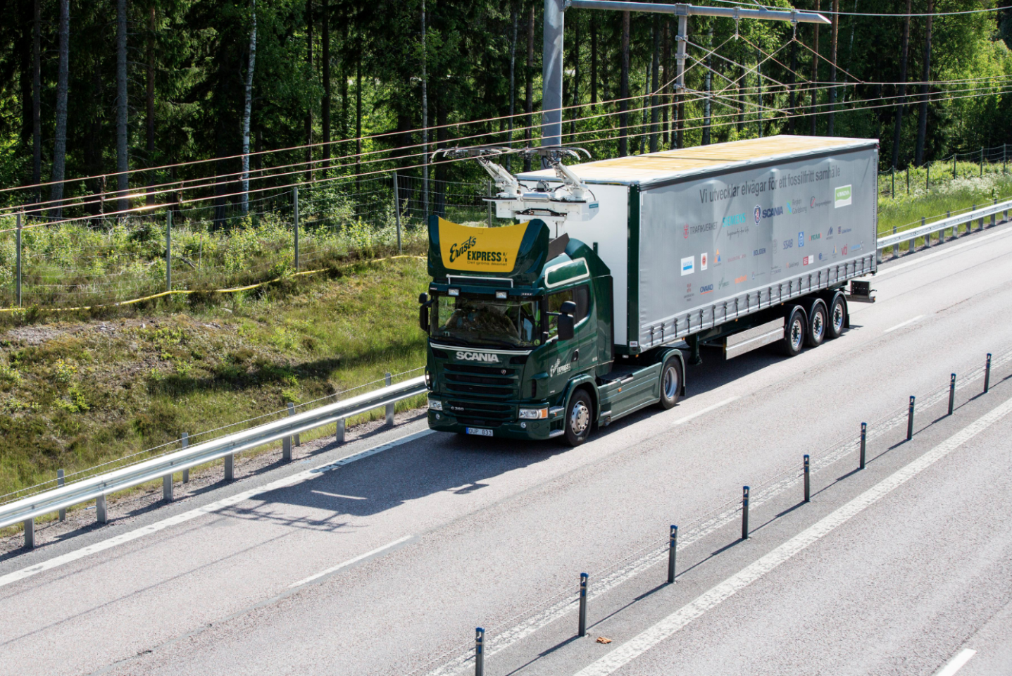 The electric highway will cover a two-kilometer (1.24 mi) stretch of public road to the north of Stockholm