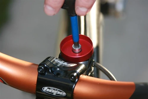 Installing the base of the StemCAPtain