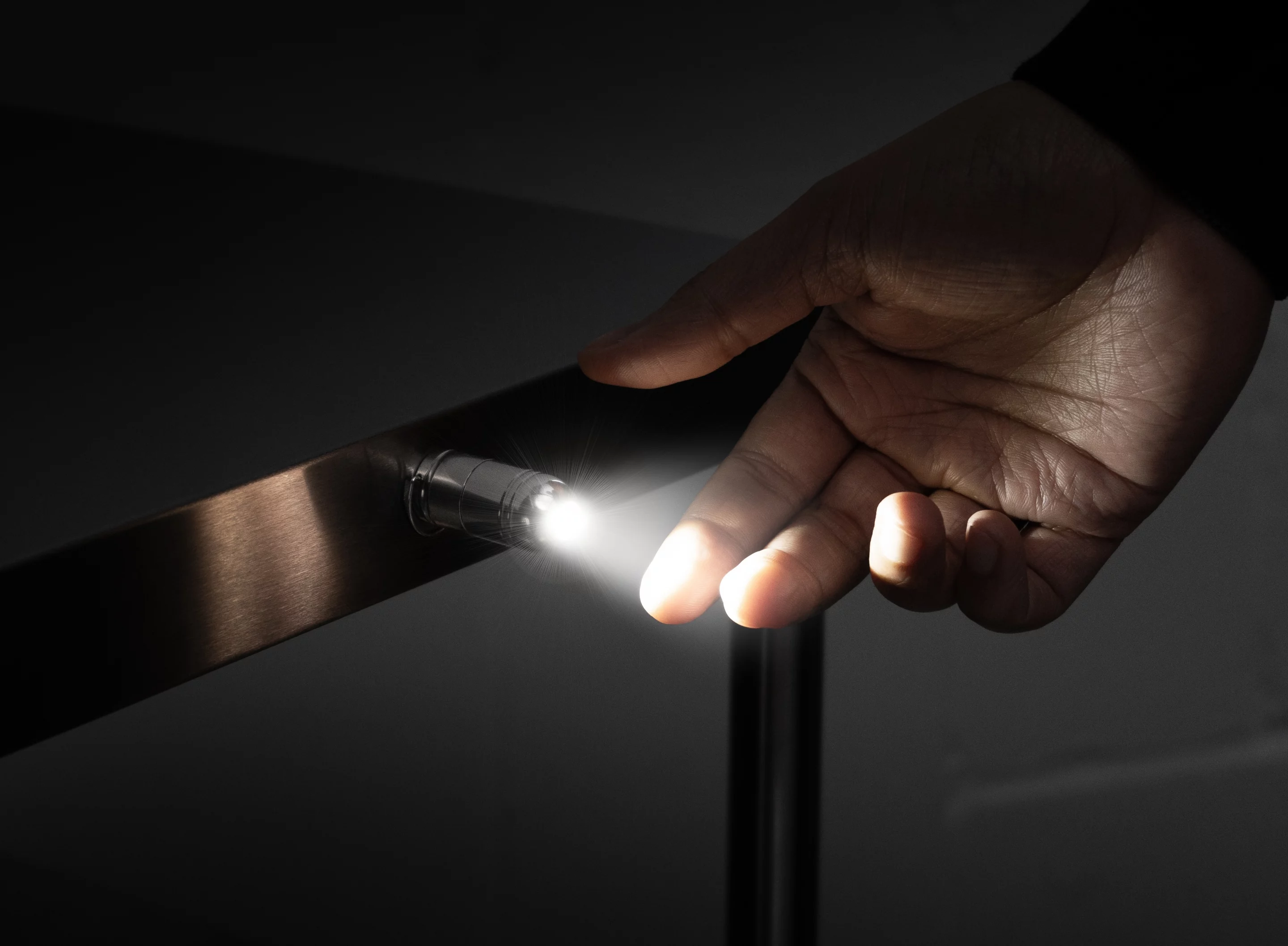 With its integrated magnet, tiny torch becomes tiny work light