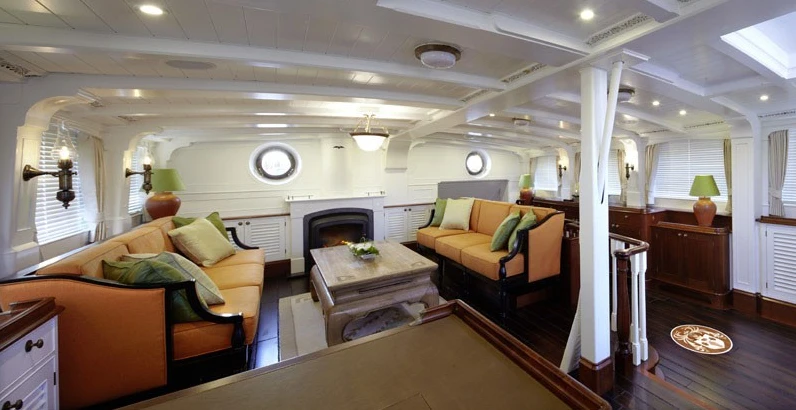 S/Y Hetairos lounge area