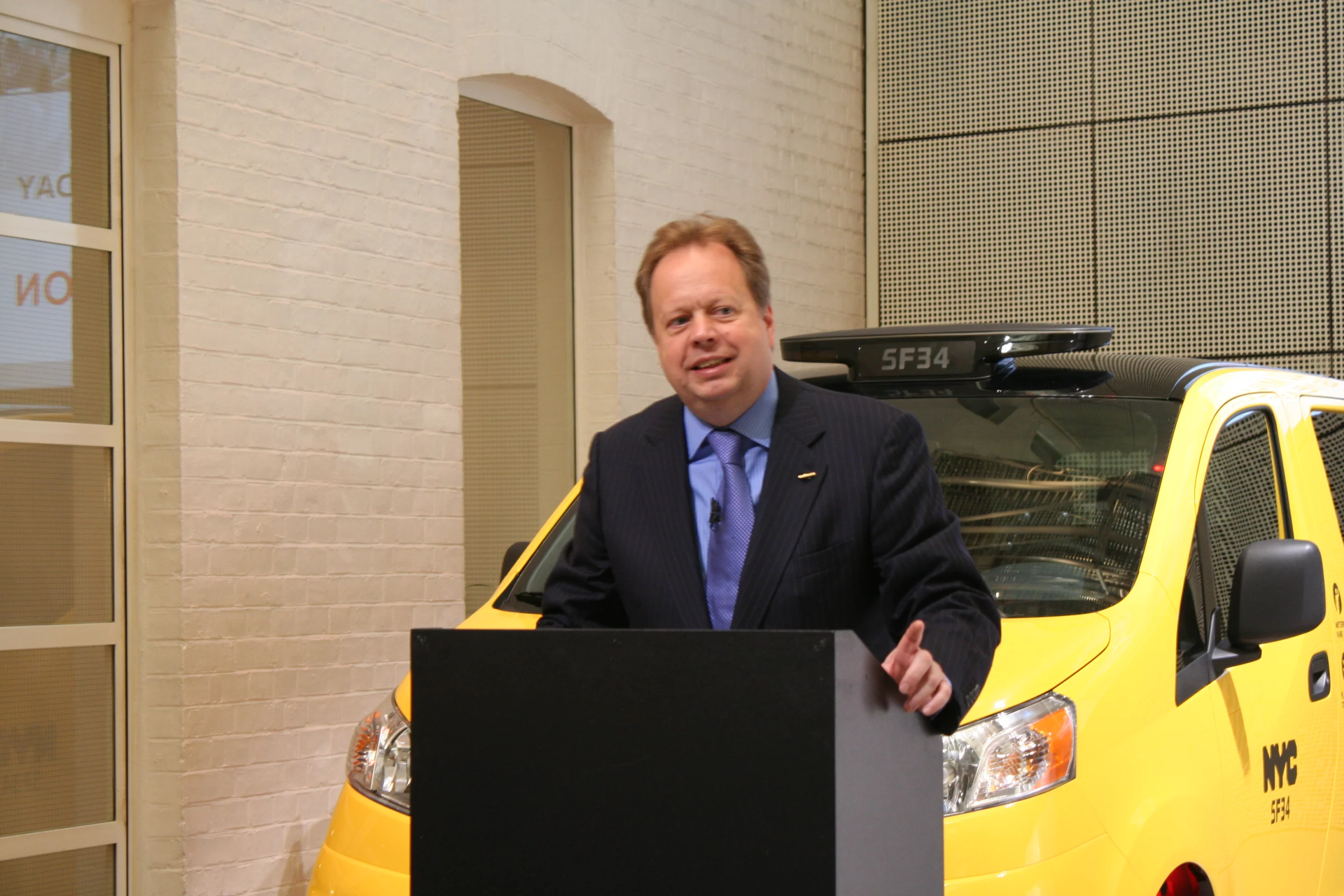 Executive Vice President Andy Palmer took to the podium to extoll the virtues of the NV200 (Photo: Gizmag)