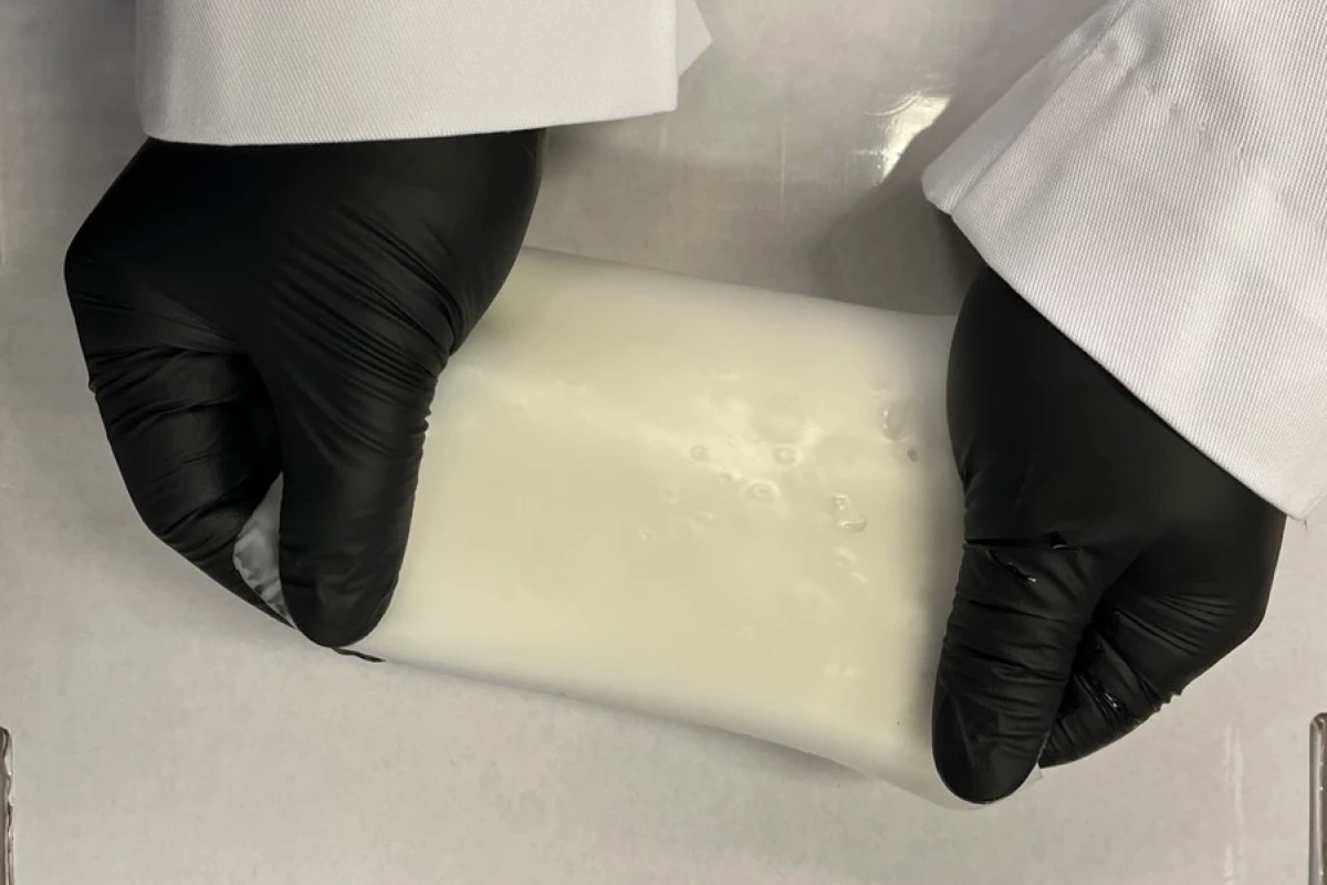 A stretchy sample of the new rubber electrolyte material
