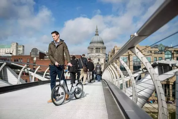 Power is supplied by a 36-volt 9-Ah lithium-ion battery pack, one 90-minute charge of which should be good for a distance of about 20 miles (32 km)