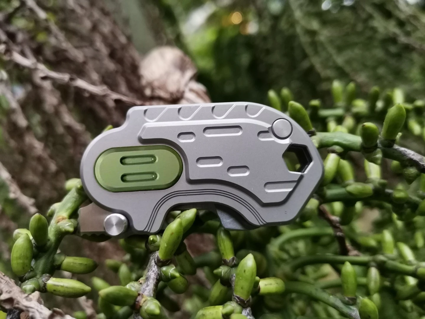 The Pocket Rhino presents as a flip knife first and foremost, but with capabilities that extend beyond your typical slicing and dicing tasks