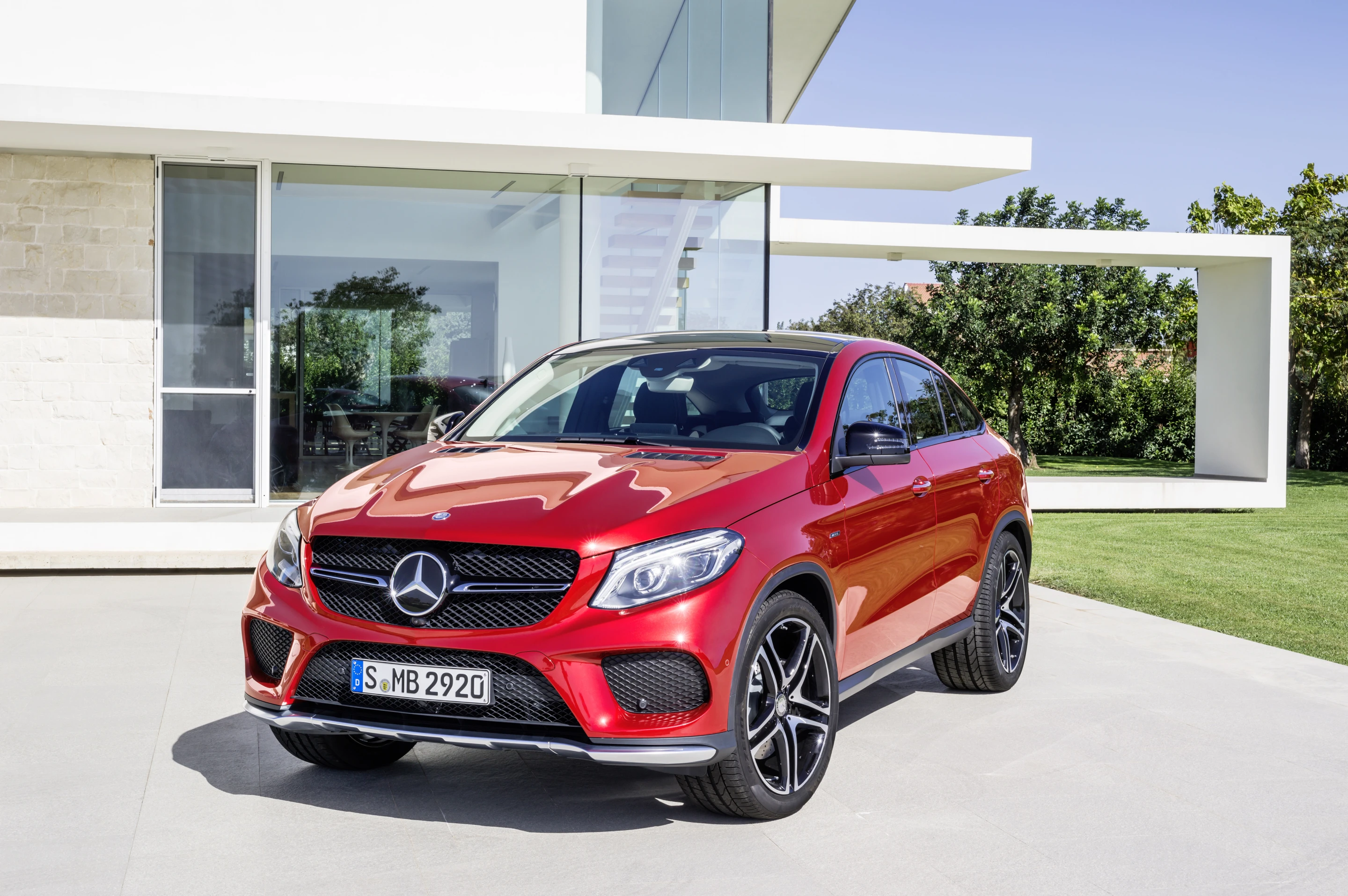 4MATIC all-wheel drive helps provide a stable drive in the GLE