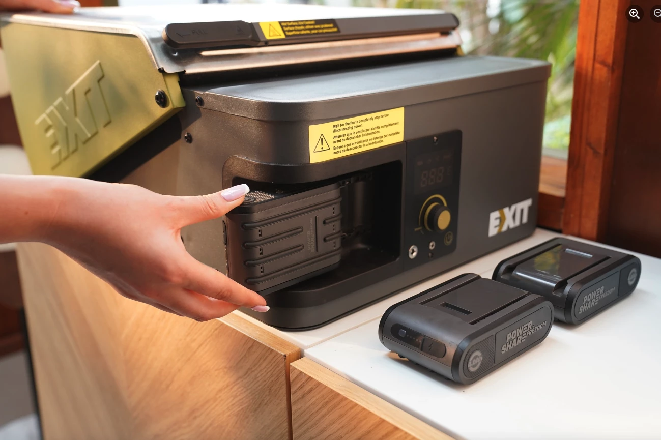 Each Indiegogo Fire 'n' Go comes with two 2-Ah swappable battery packs for up to 10 hours of grilling per charge; the packs can also charge external devices