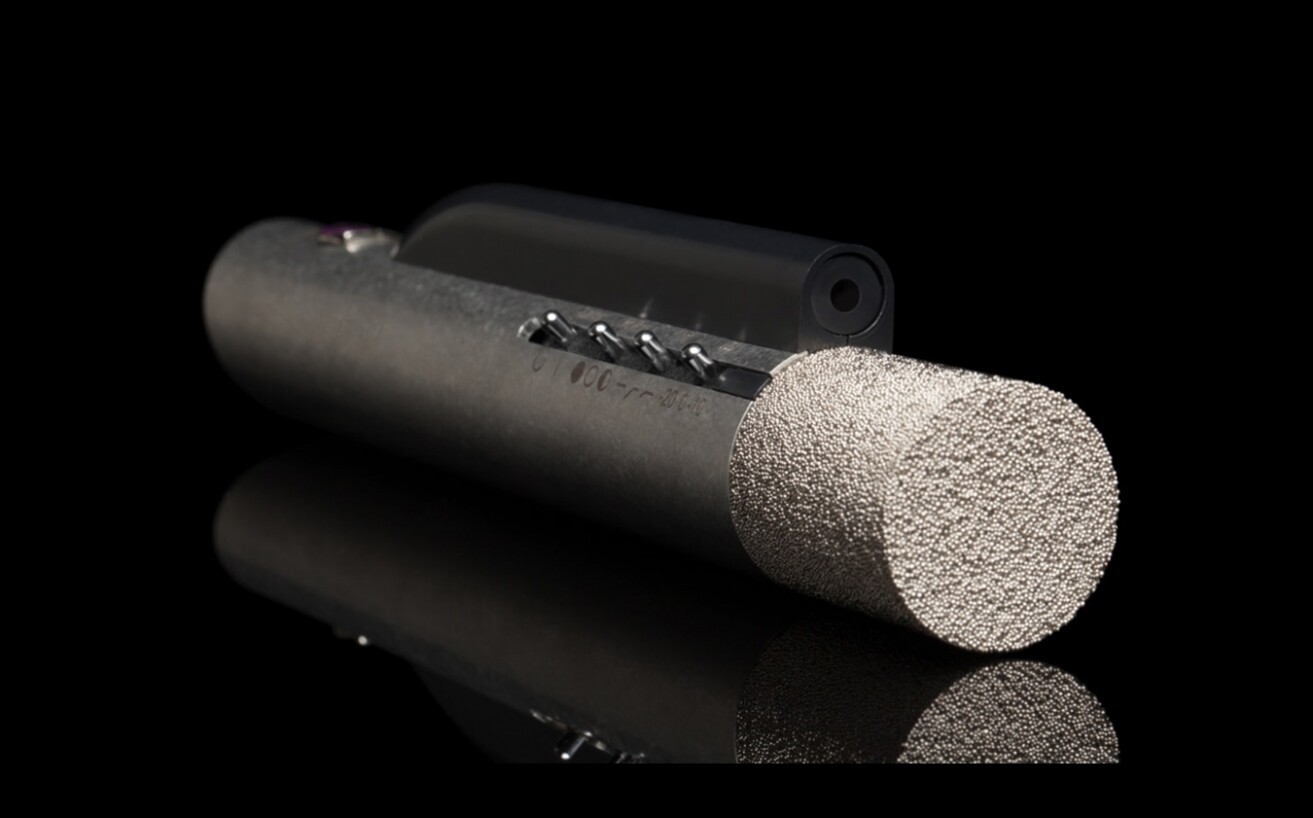 The Starlight's laser can be activated or deactivated with the first of a bank of switches on the side, while the second is used to engage either vintage, modern or hybrid voice filtering settings