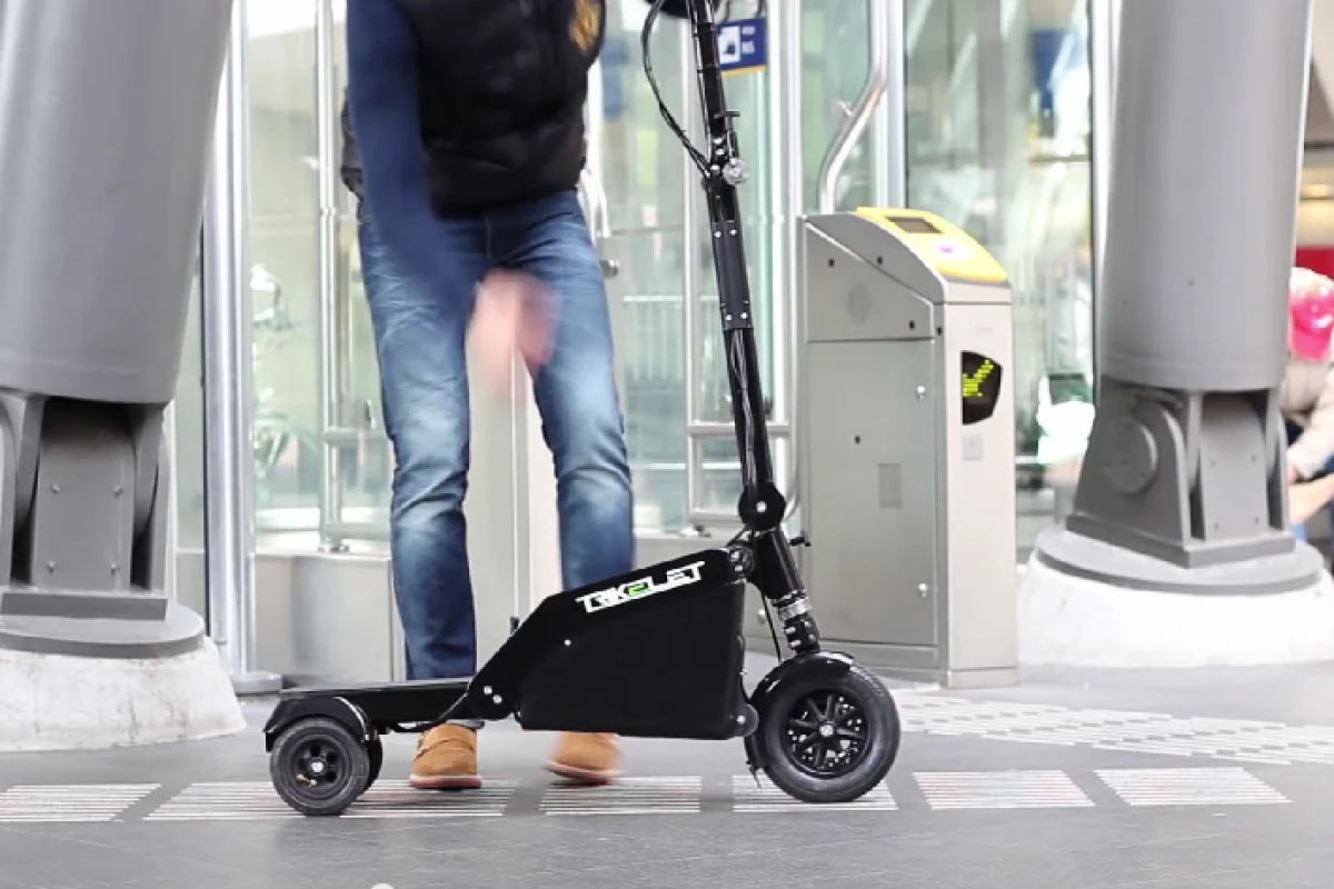 The Trikelet has an unfolded wheelbase of 31 in (800 mm) and a stance of only 11 in (290 mm)
