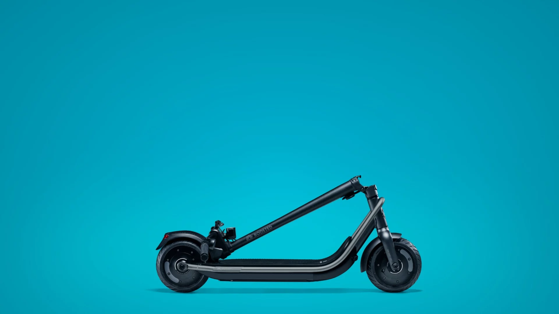 The handlebars on the Rev fold downwards by way of a simple release latch and lock into the rear fender