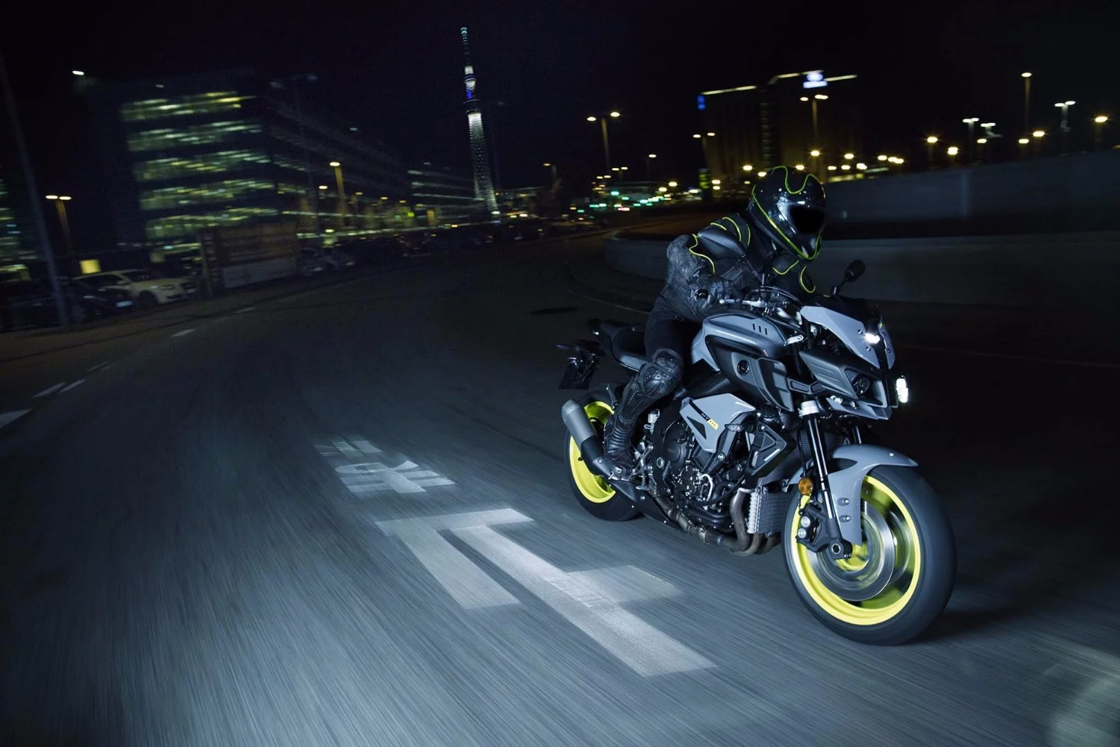Yamaha MT-10: tank slots echo the details on the R1 and M! MotoGP bike