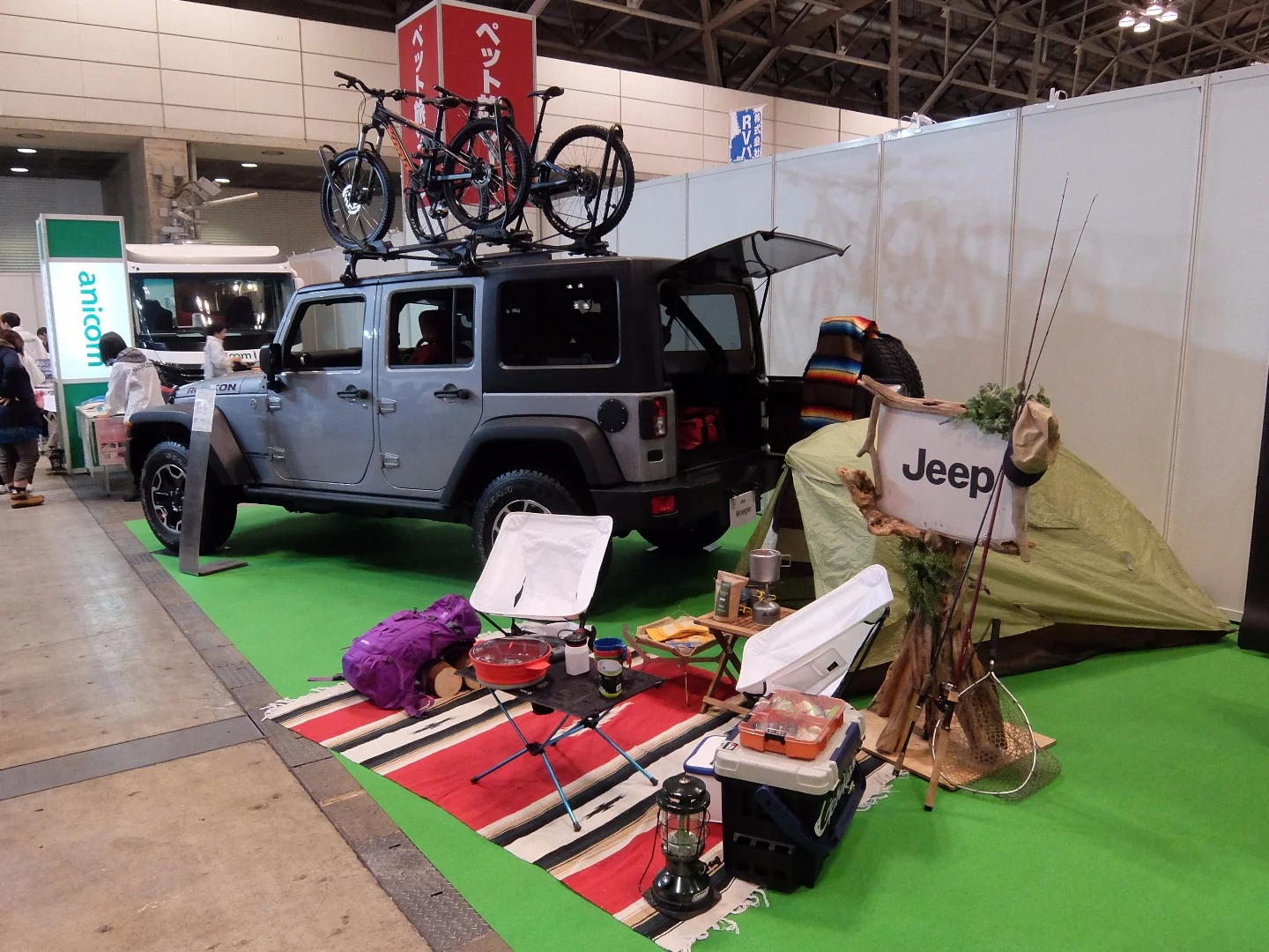 A Jeep Rubicon geared for mountain bike adventures