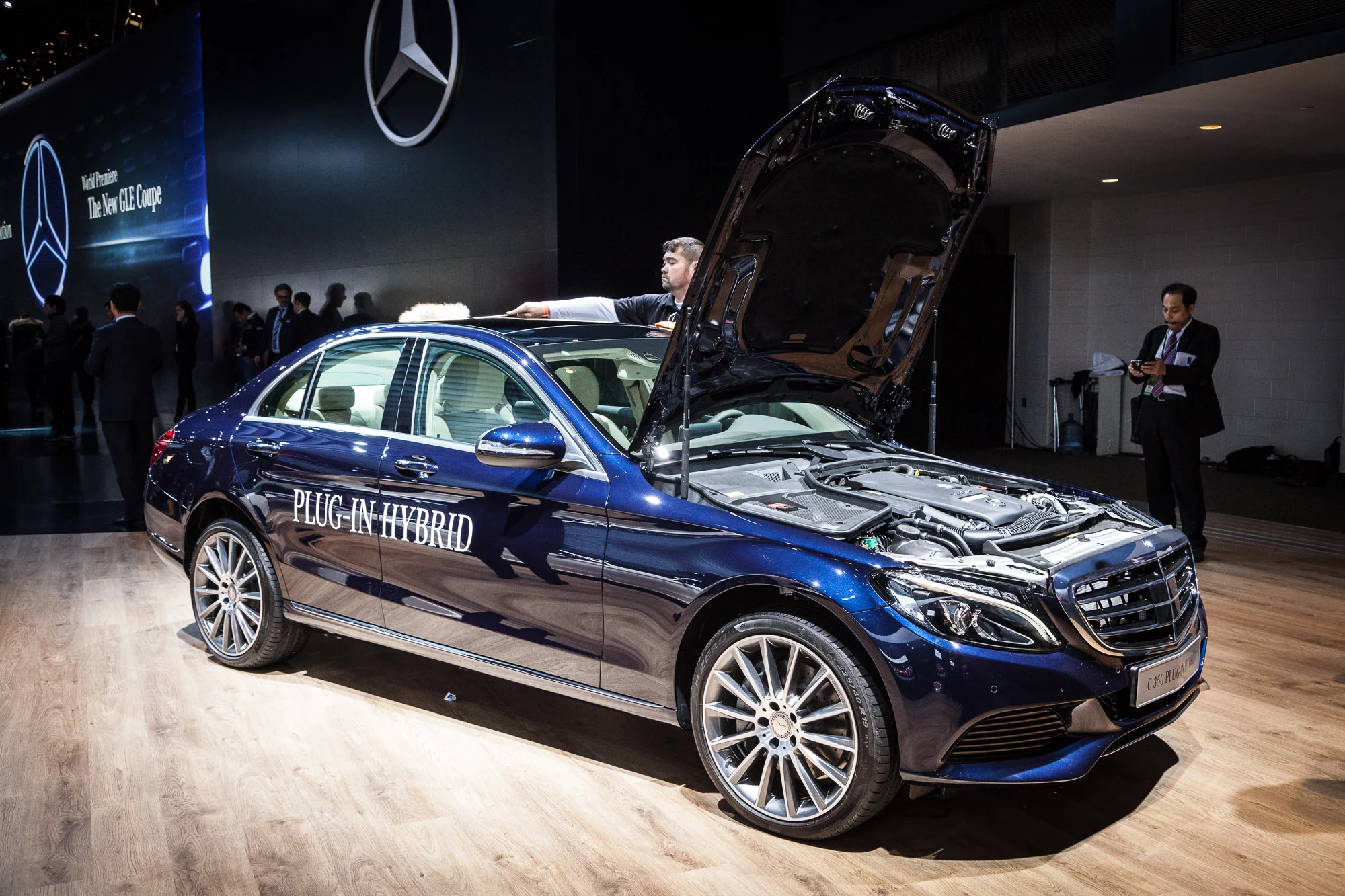 The C-Class Plug-In Hybrid follows on from the S-Class plug-in (Photo: Loz Blain/Gizmag.com)