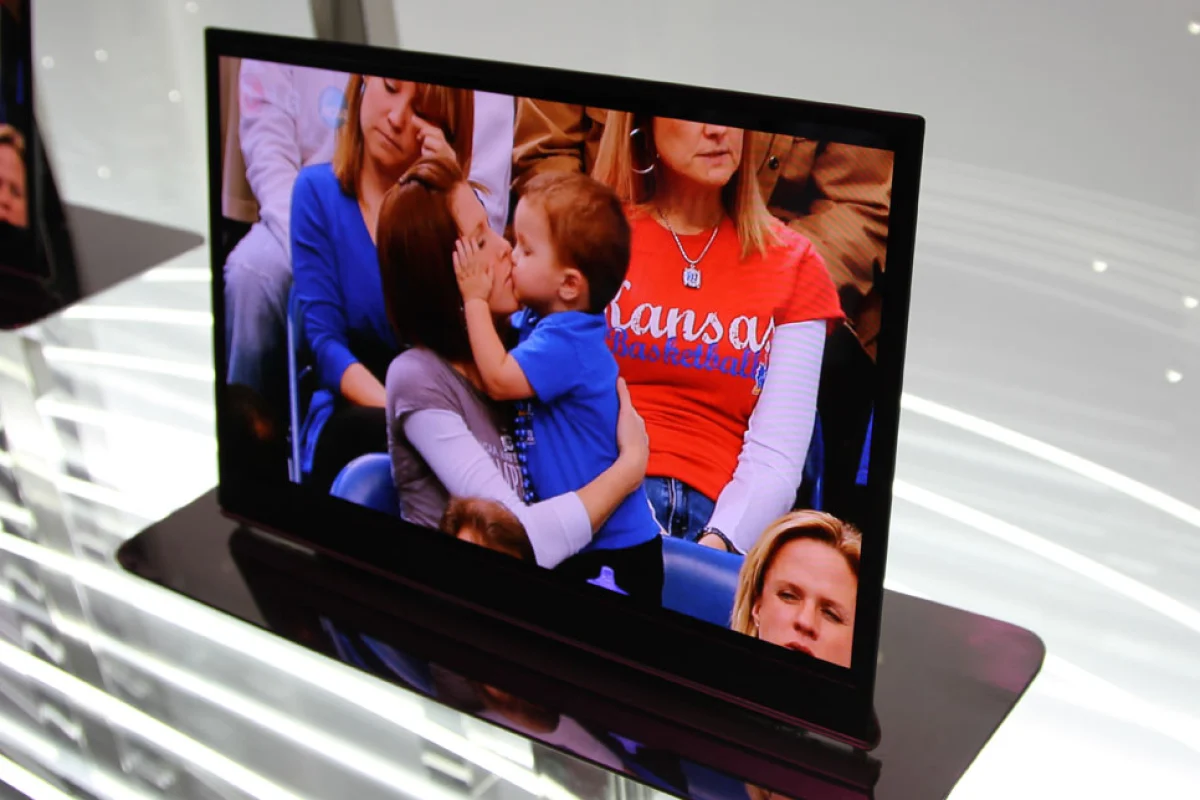 LG's OLED TV on display at CES 2010