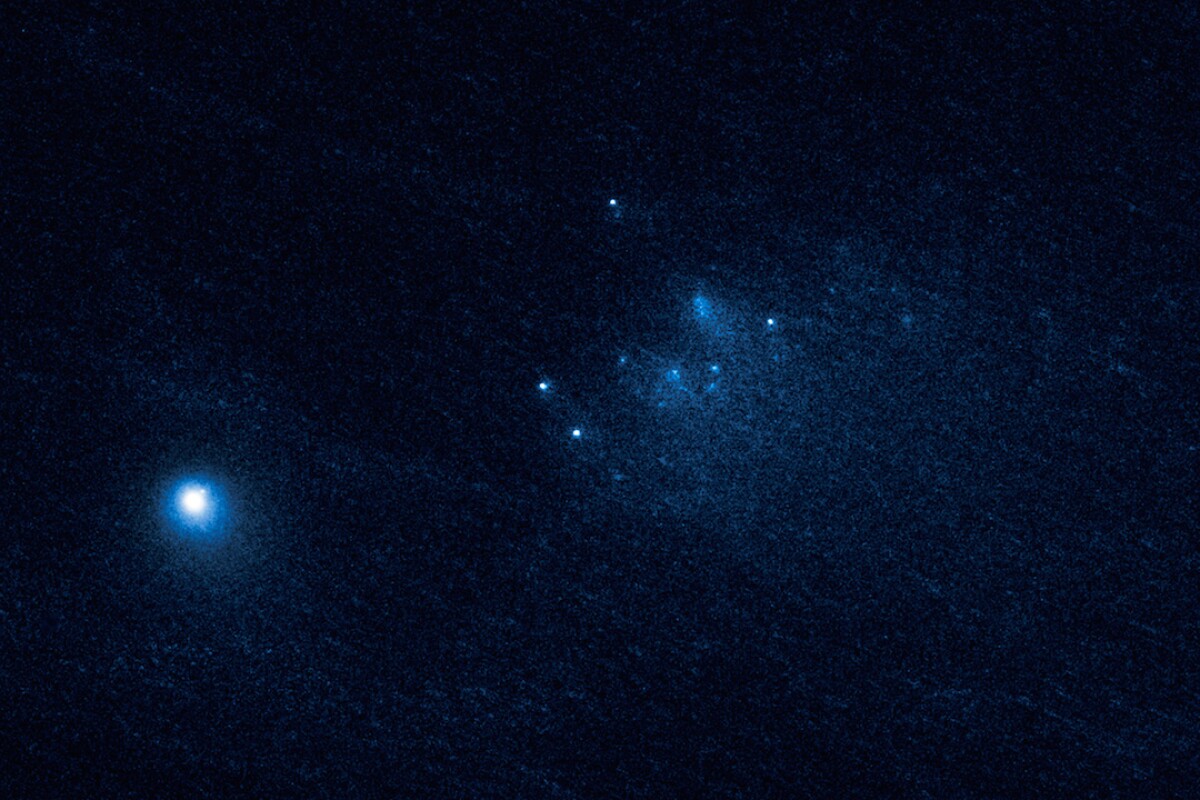 This image, captured on January 27 2016 by the Hubble Space Telescope, is one of three showing Comet 332P fragmenting as it nears the sun