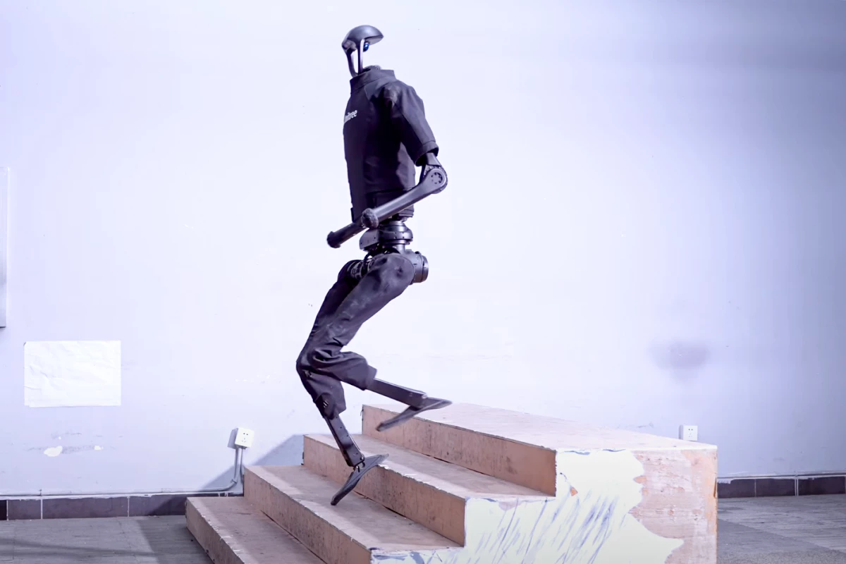 Interesting foot placement there! The H1 is showing some remarkable speed and agility