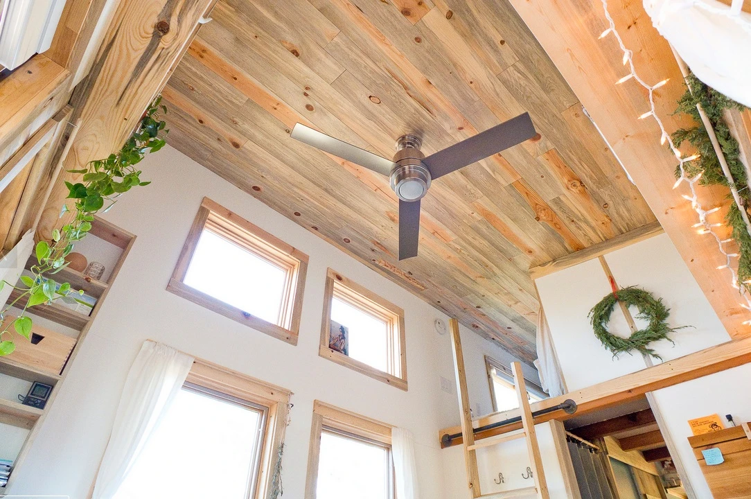 The house is fitted with 10 windows throughout, plus an all-glass door for lots of natural light and air circulation
