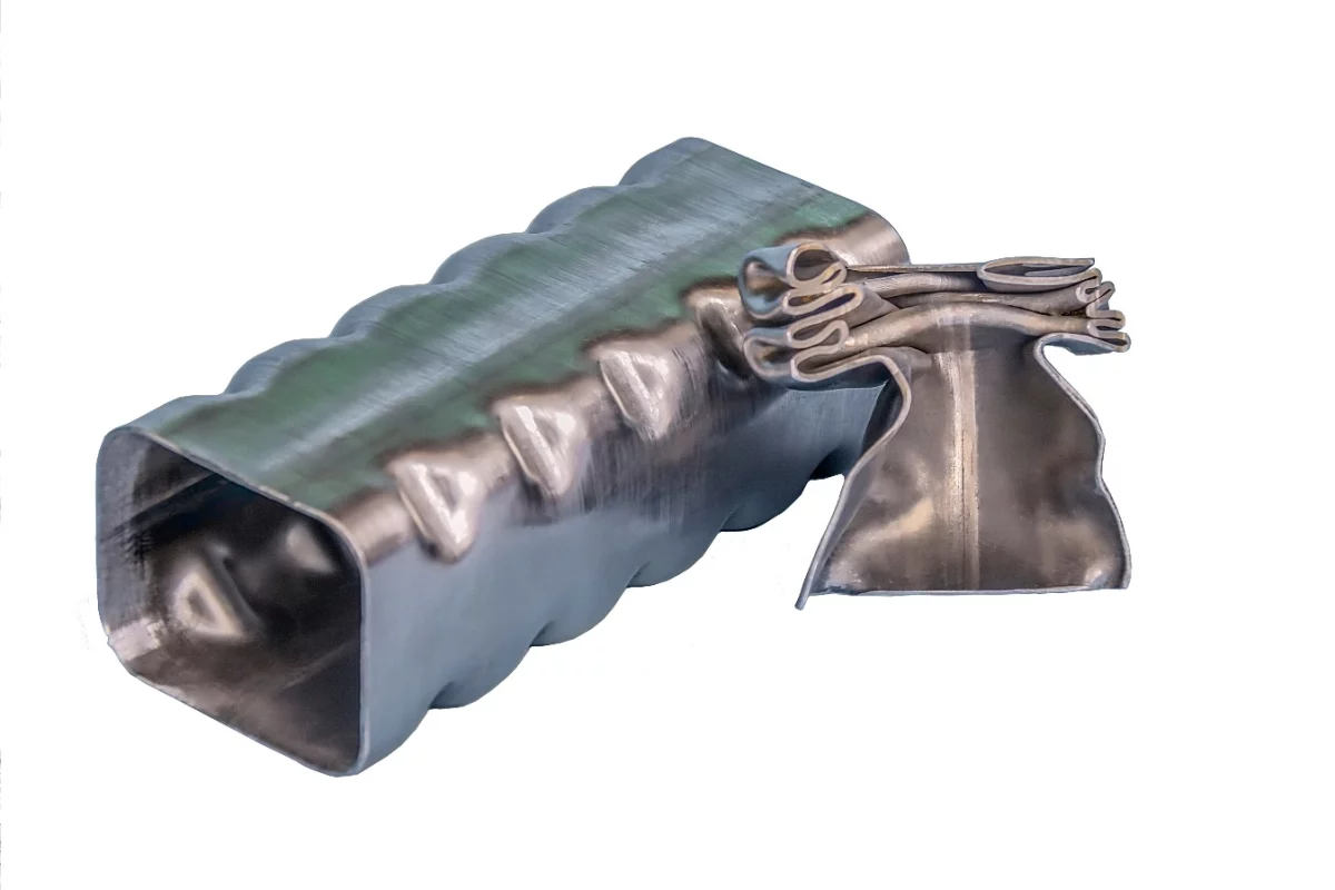 Flash Bainite crush can – folds almost as tightly as paper without cracking