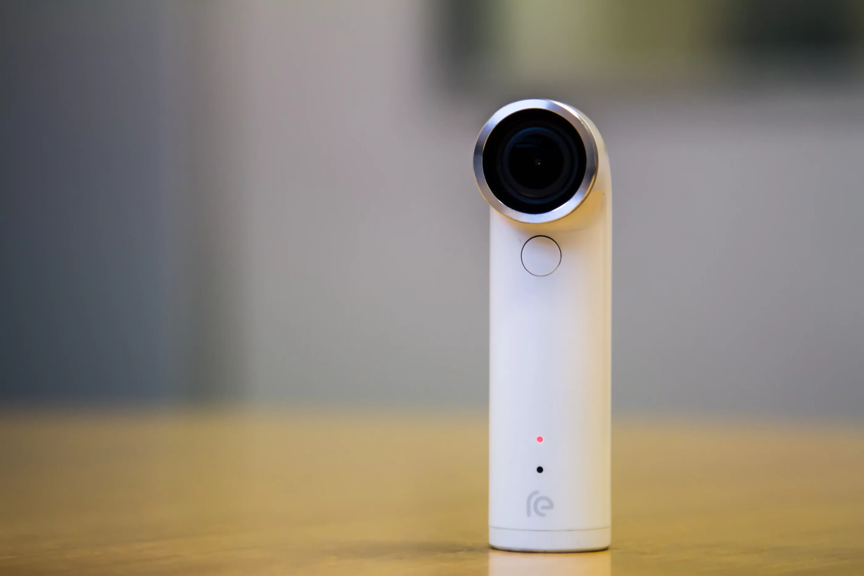 HTC's peculiar-looking RE camera is designed to fit snugly in the palm of your hand (Photo: Nick Lavars/Gizmag.com)