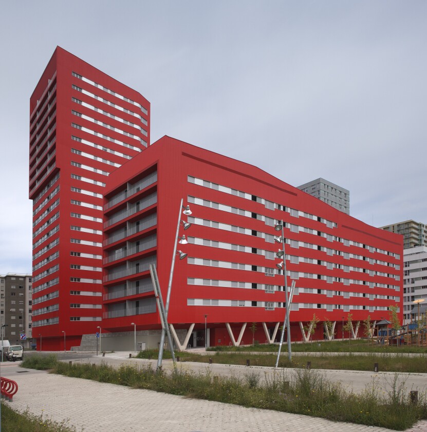 By limiting the height of the development to the south, more apartments are granted a direct view of the sun