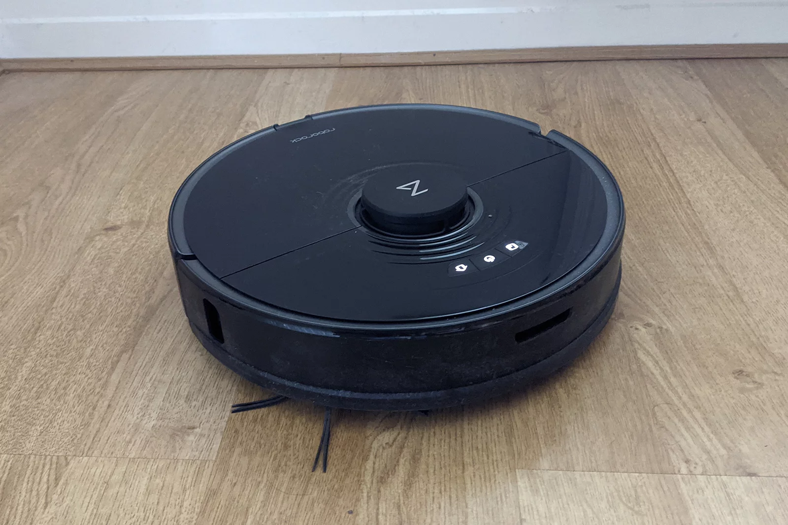 The Roborock S7 stands about 10 centimeters (nearly 4 inches) tall